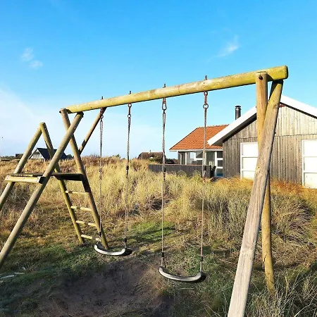 8 Person In Blavand-by Traum *