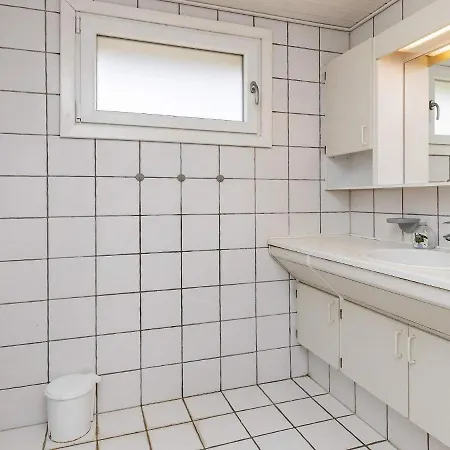 8 Person In Blavand-by Traum